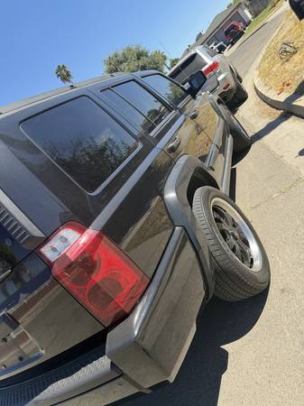 2006 Jeep Commander Base 4dr 4x4 Automatic — photo 4