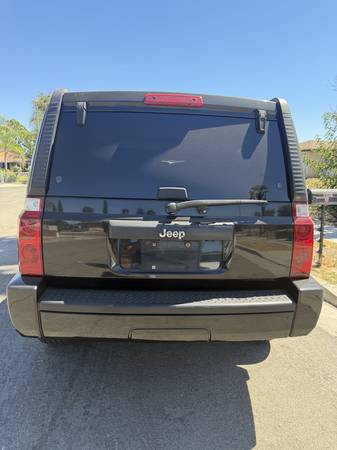 2006 Jeep Commander Base 4dr 4x4 Automatic — photo 1