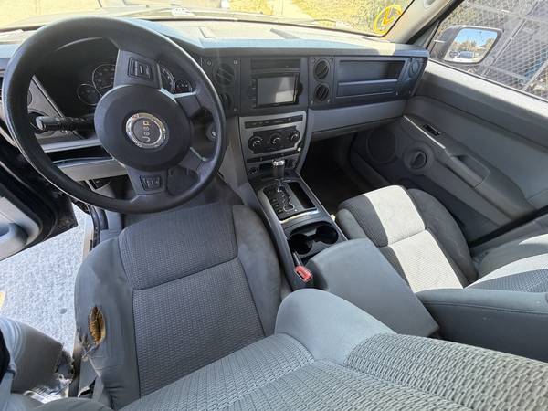 2006 Jeep Commander Base 4dr 4x4 Automatic — photo 8
