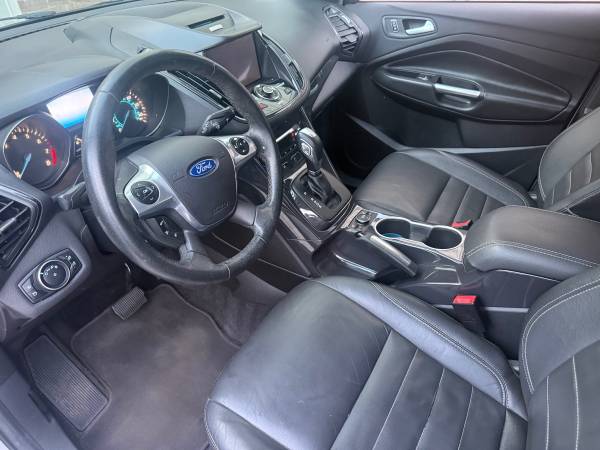 2016 Ford Escape Titanium 4dr 4x4 Automatic — photo 8