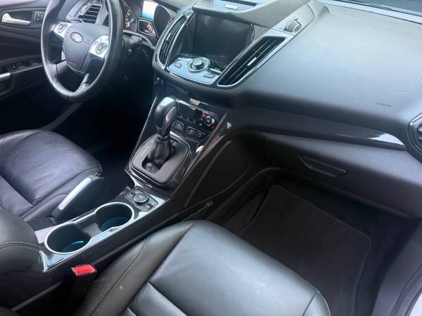 2016 Ford Escape Titanium 4dr 4x4 Automatic — photo 10