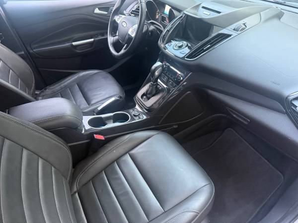 2016 Ford Escape Titanium 4dr 4x4 Automatic — photo 9