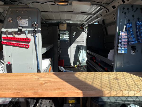 2014 Chevrolet Express 3500 DIESEL Rear-wheel Drive Cargo Van Automatic — photo 3