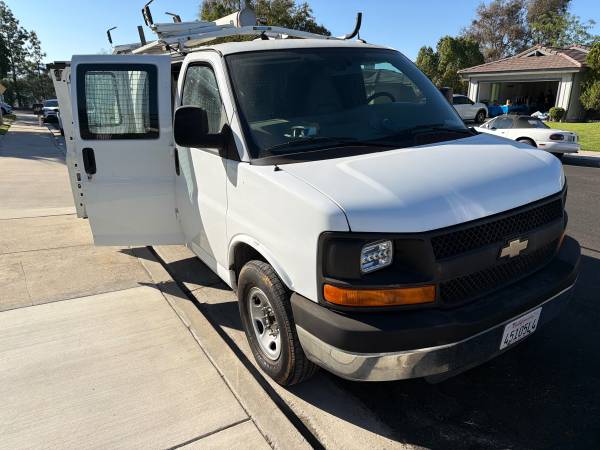 2014 Chevrolet Express 3500 DIESEL Rear-wheel Drive Cargo Van Automatic — photo 10