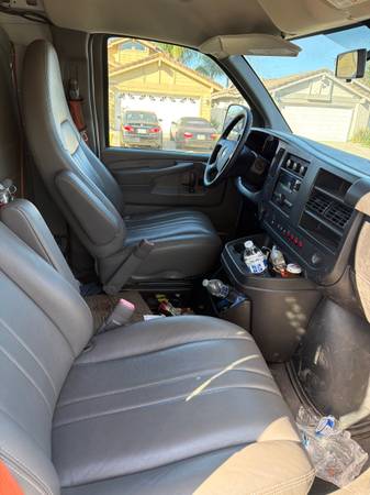 2014 Chevrolet Express 3500 DIESEL Rear-wheel Drive Cargo Van Automatic — photo 6