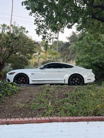 2016 Ford Mustang GT Premium 2dr Fastback Manual — photo 1