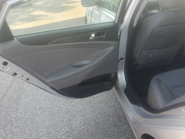 2011 Hyundai Sonata SE 2.0T 4dr Sedan Automatic — photo 8