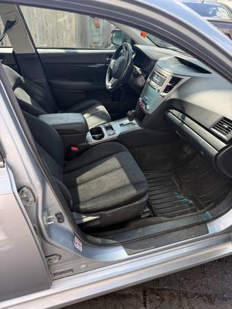 2014 Subaru Legacy 2.5i 4dr All-wheel Drive Sedan CVT — photo 5