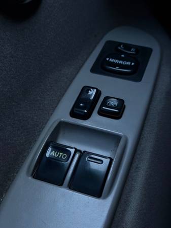 2002 Toyota Tundra SR5 V8 2dr 4x4 Regular Cab Automatic — photo 12