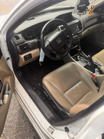 2017 Honda Accord Touring V6 2dr Coupe Automatic — photo 7
