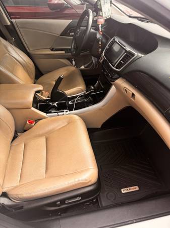 2017 Honda Accord Touring V6 2dr Coupe Automatic — photo 5