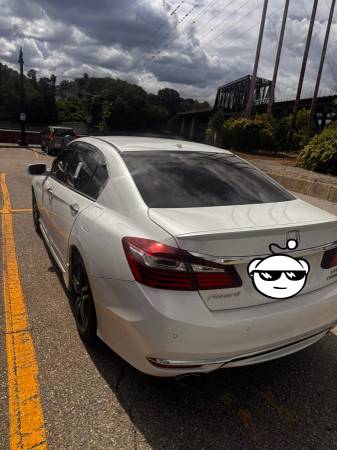 2017 Honda Accord Touring V6 2dr Coupe Automatic — photo 4