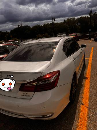 2017 Honda Accord Touring V6 2dr Coupe Automatic — photo 3