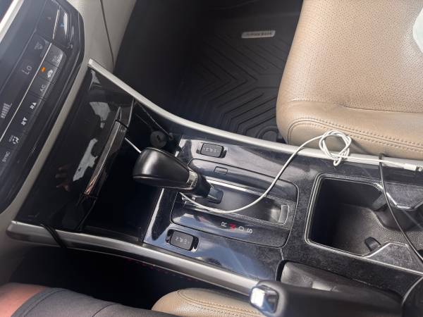 2017 Honda Accord Touring V6 2dr Coupe Automatic — photo 9