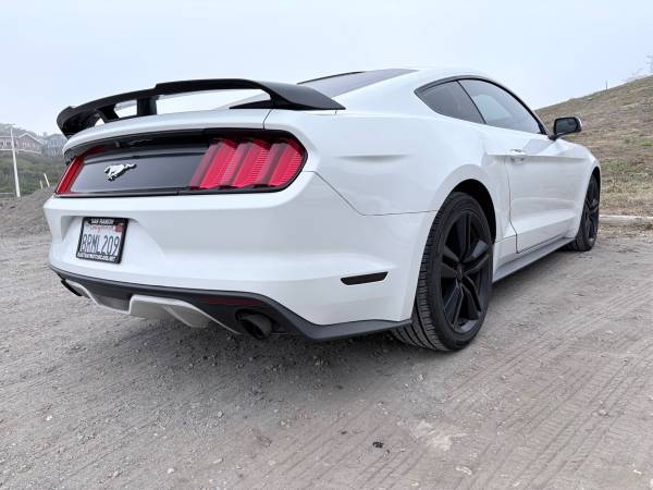 2016 Ford Mustang EcoBoost Premium 2dr Fastback Manual — photo 5