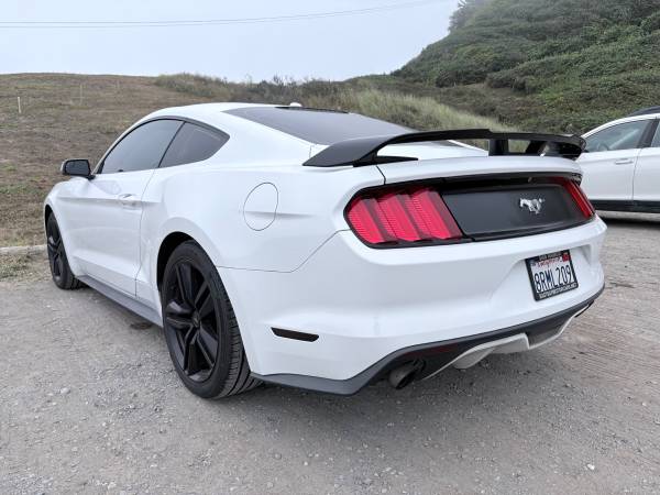 2016 Ford Mustang EcoBoost Premium 2dr Fastback Manual — photo 3