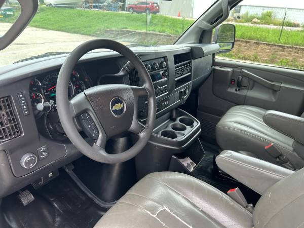 2019 Chevrolet Express 2500 Work Van Rear-wheel Drive Extended Cargo Van Automatic — photo 7