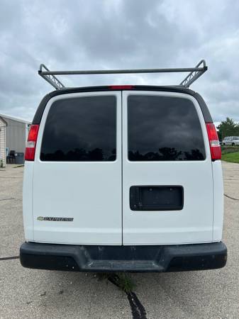 2019 Chevrolet Express 2500 Work Van Rear-wheel Drive Extended Cargo Van Automatic — photo 4