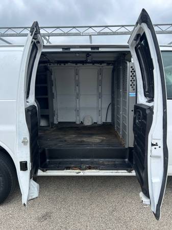 2019 Chevrolet Express 2500 Work Van Rear-wheel Drive Extended Cargo Van Automatic — photo 10