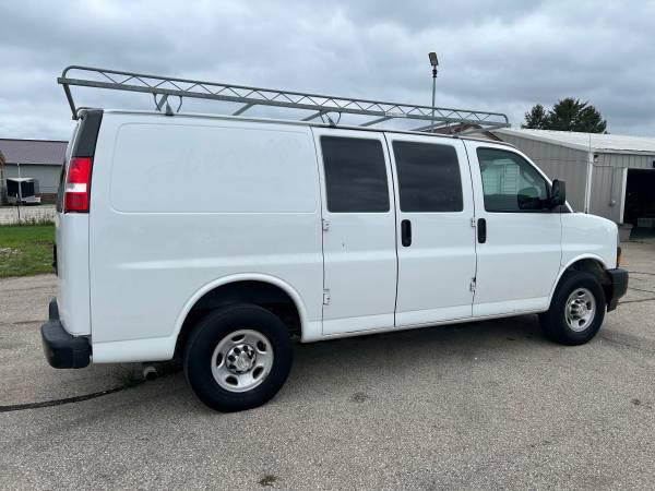 2019 Chevrolet Express 2500 Work Van Rear-wheel Drive Extended Cargo Van Automatic — photo 2