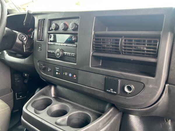 2019 Chevrolet Express 2500 Work Van Rear-wheel Drive Extended Cargo Van Automatic — photo 9