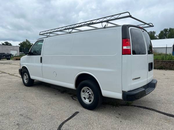 2019 Chevrolet Express 2500 Work Van Rear-wheel Drive Extended Cargo Van Automatic — photo 3