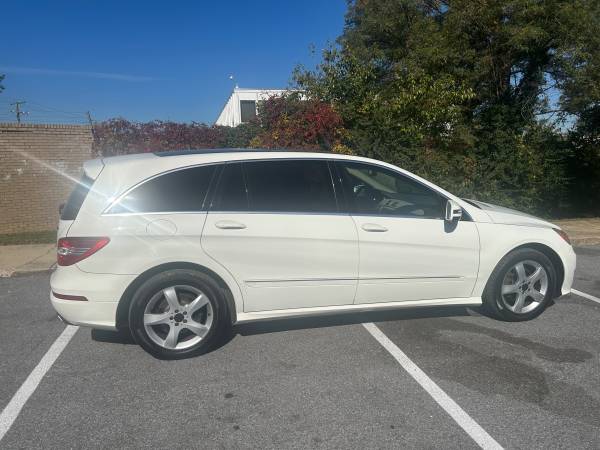 2011 Mercedes-Benz R350 — photo 2