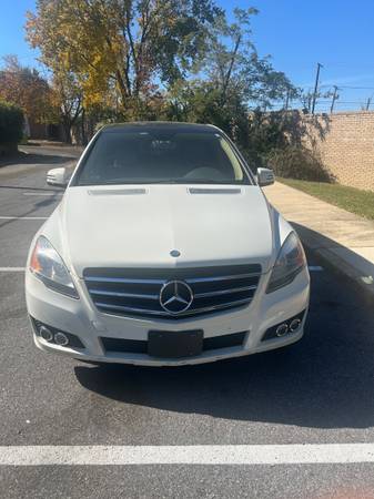 2011 Mercedes-Benz R350 — photo 1