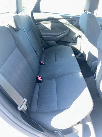 2015 Ford Focus SE 4dr Sedan Manual — photo 7