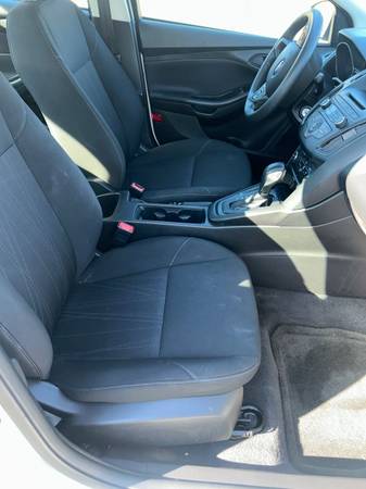 2015 Ford Focus SE 4dr Sedan Manual — photo 8