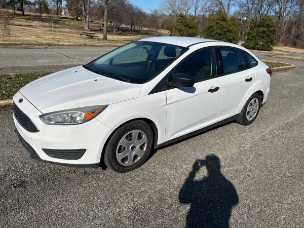 2015 Ford Focus SE 4dr Sedan Manual — photo 4