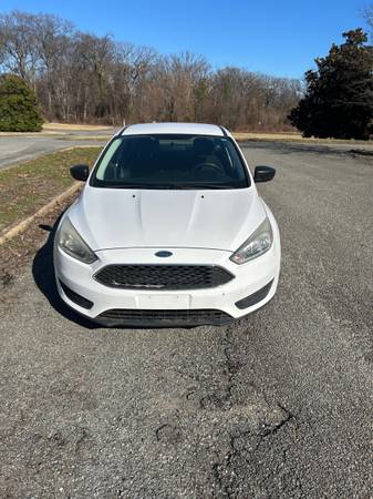 2015 Ford Focus SE 4dr Sedan Manual — photo 1