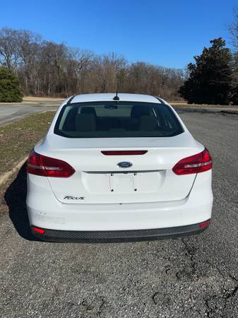 2015 Ford Focus SE 4dr Sedan Manual — photo 6