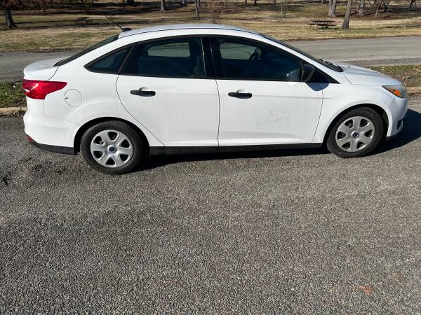 2015 Ford Focus SE 4dr Sedan Manual — photo 3