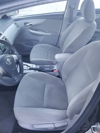 2012 Toyota Corolla LE 4dr Sedan Automatic — photo 6