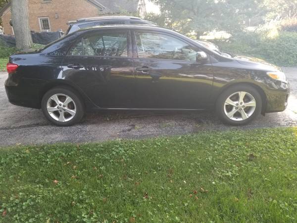 2012 Toyota Corolla LE 4dr Sedan Automatic — photo 2