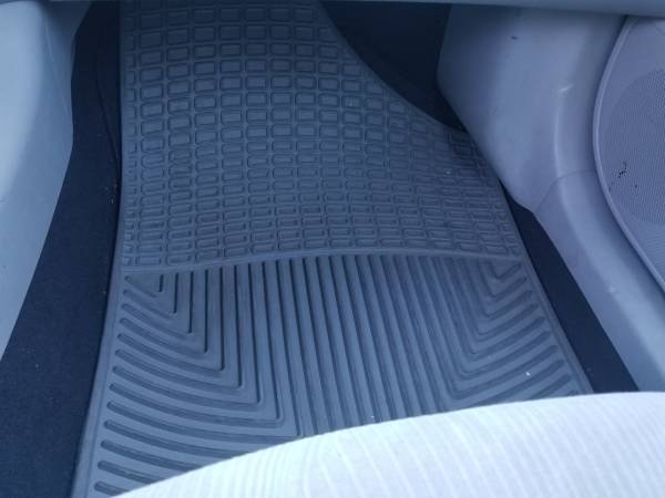 2012 Toyota Corolla LE 4dr Sedan Automatic — photo 3