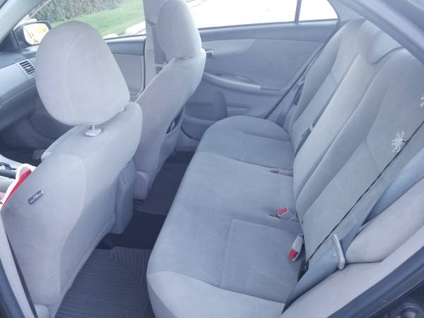 2012 Toyota Corolla LE 4dr Sedan Automatic — photo 7
