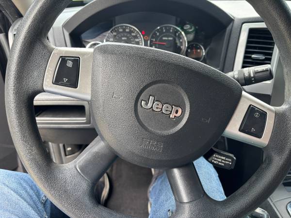 2010 Jeep Grand Cherokee Laredo — photo 9