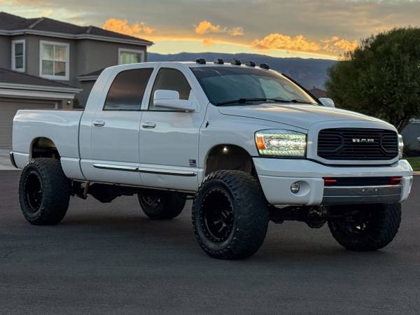 2006 RAM Megacab Laramie — photo 1