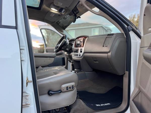 2006 RAM Megacab Laramie — photo 12