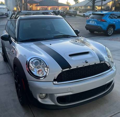 2011 MINI Cooper Clubman — photo 1
