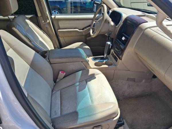 2007 Ford Explorer XLT V8 4dr 4x2 Automatic — photo 4