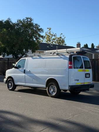 2012 Chevrolet Express 3500 Work Van Rear-wheel Drive Cargo Van Automatic — photo 7