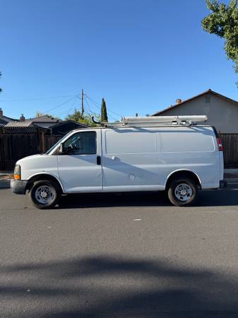 2012 Chevrolet Express 3500 Work Van Rear-wheel Drive Cargo Van Automatic — photo 5