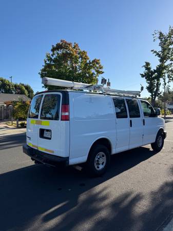 2012 Chevrolet Express 3500 Work Van Rear-wheel Drive Cargo Van Automatic — photo 9