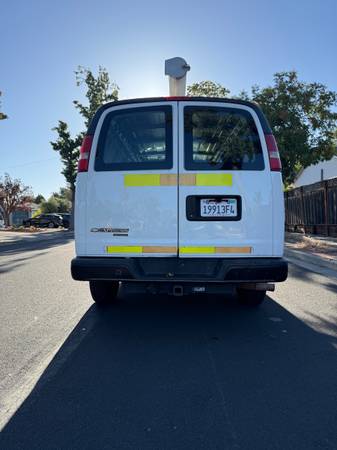 2012 Chevrolet Express 3500 Work Van Rear-wheel Drive Cargo Van Automatic — photo 8