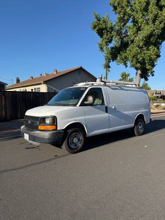 2012 Chevrolet Express 3500 Work Van Rear-wheel Drive Cargo Van Automatic — photo 4