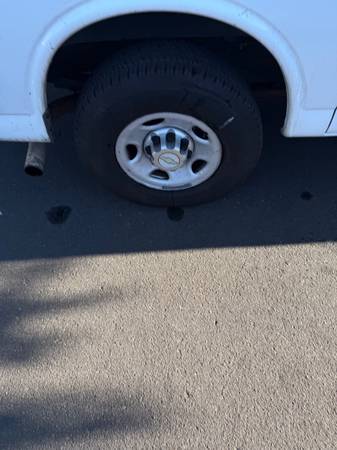 2012 Chevrolet Express 3500 Work Van Rear-wheel Drive Cargo Van Automatic — photo 12