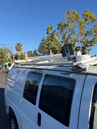 2012 Chevrolet Express 3500 Work Van Rear-wheel Drive Cargo Van Automatic — photo 11